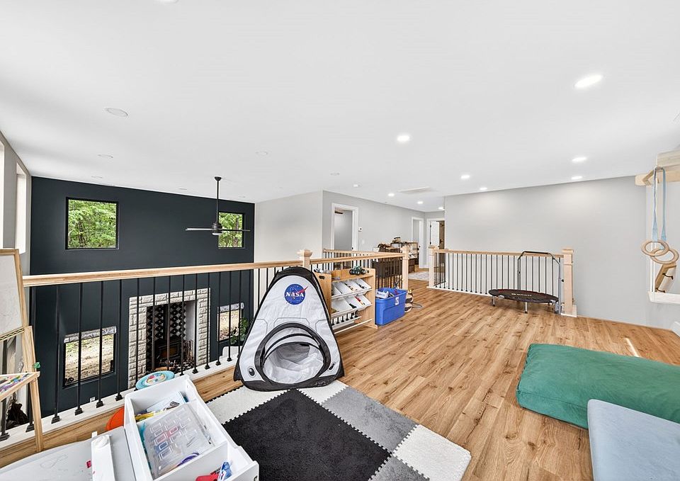 28th image of 831 I.b. Maynard St