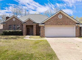 200 Ravenwood St, Henderson, TX 75654