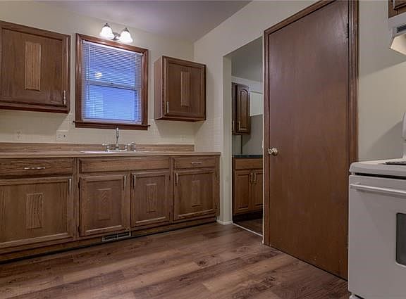 3rd image of 4631 Terrace St
