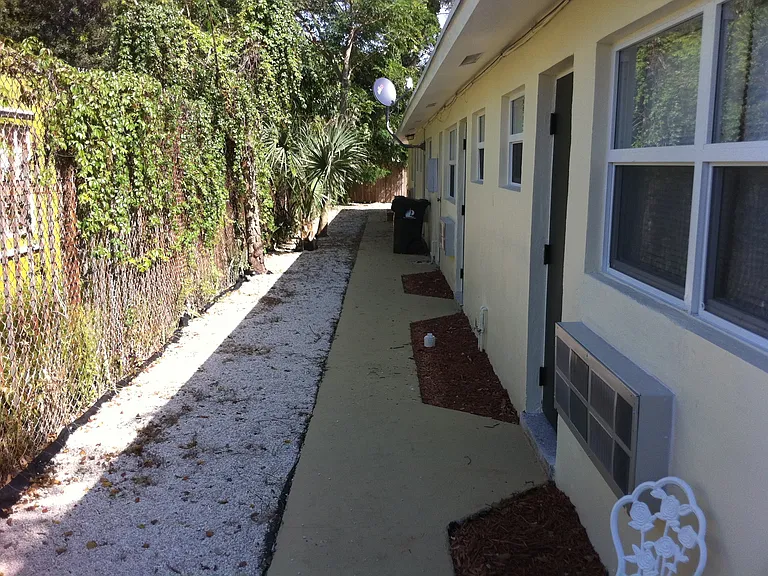 1126 SW 15th Ter — Photo 23