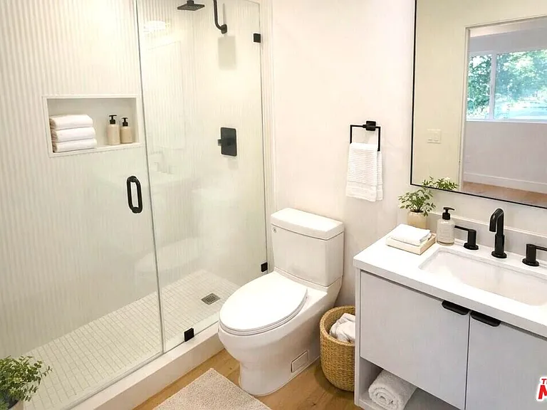 6847 N Figueroa St — Photo 11