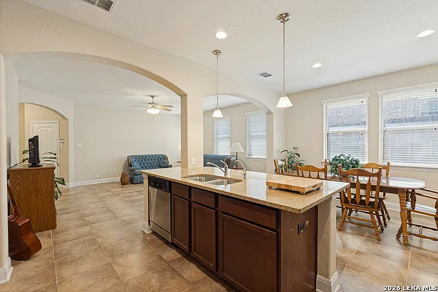 3 bed, 2.0 bath, 1535 sqft, $2,100 — Photo 4