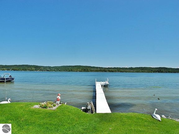 5th image of 2091 S Lake Shore Dr
