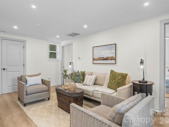 4th image of 655 Lakeview Rd