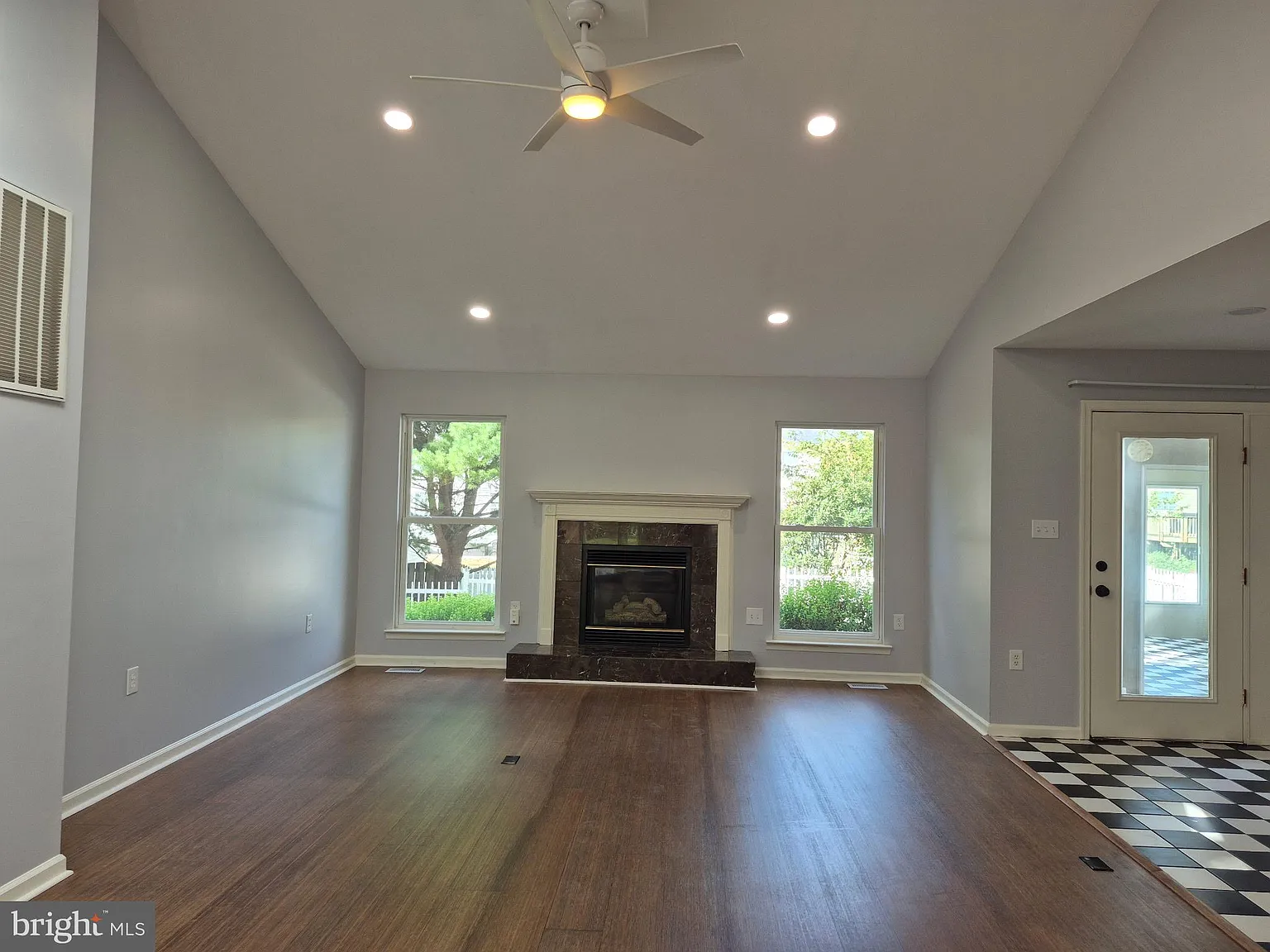 2 bed, 2.0 bath, 1383 sqft, $1,900 — Photo 3