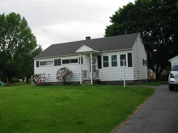 18 Mountain View Dr, South Glens Falls, NY 12803