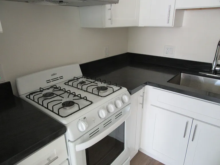3008 1/4 S West View St #1/4 — Photo 15