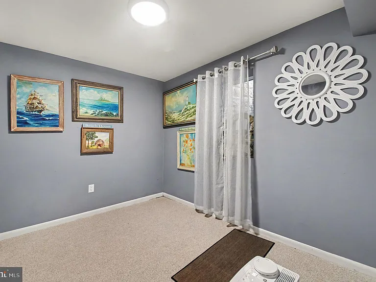 2029 Farragut Dr — Photo 10