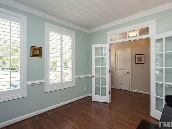 4th image of 425 Coach House Ln
