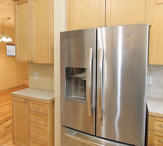 385 W Hale St — Photo 10