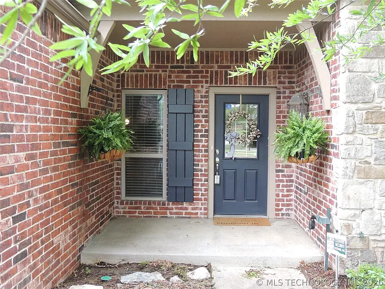 4416 W Indianola St — Photo 4