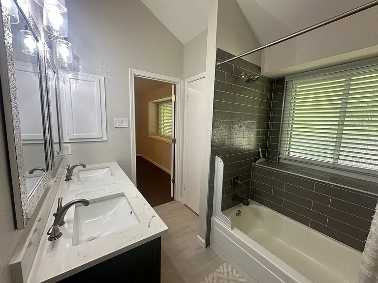 7814 Bob White Dr — Photo 24