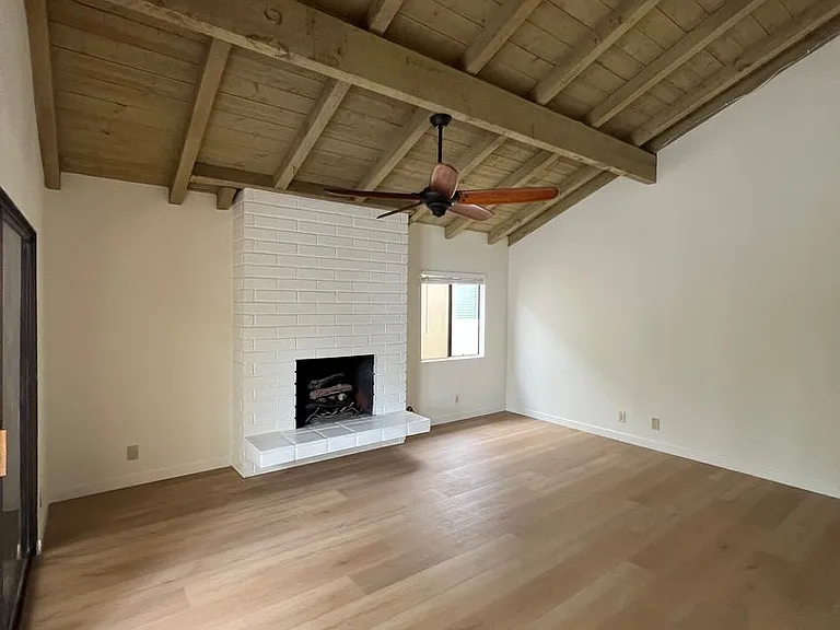 1505 E Balboa Blvd #B — Photo 5