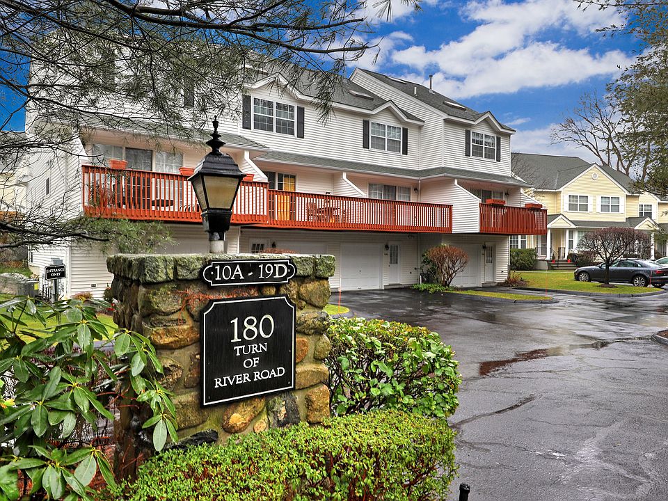 Multi-level townhome in convenient location