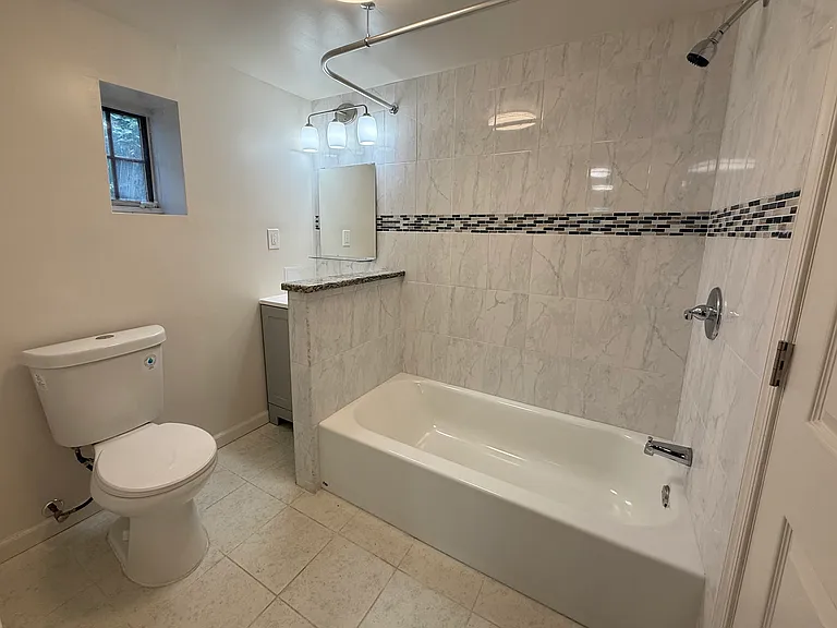 535 W Church Rd — Photo 21