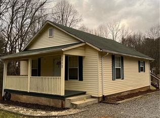 117 Leland Ln, Mount Airy, NC 27030