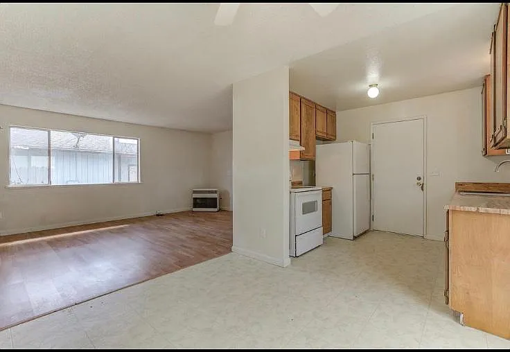 910 W Miner St — Photo 8