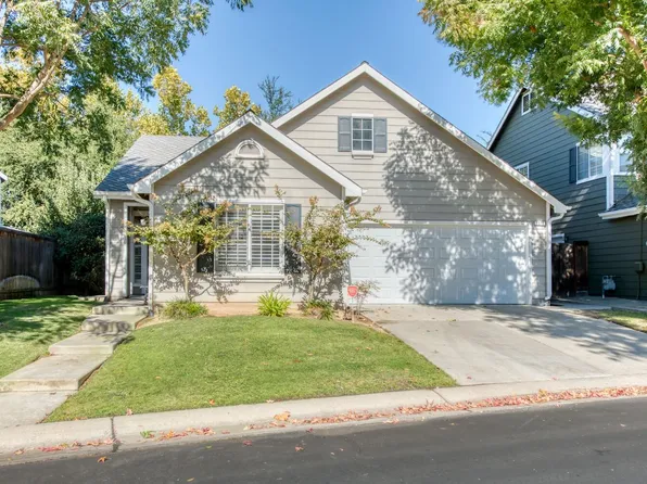 1071 E Monticello Cir, Fresno, CA 93720