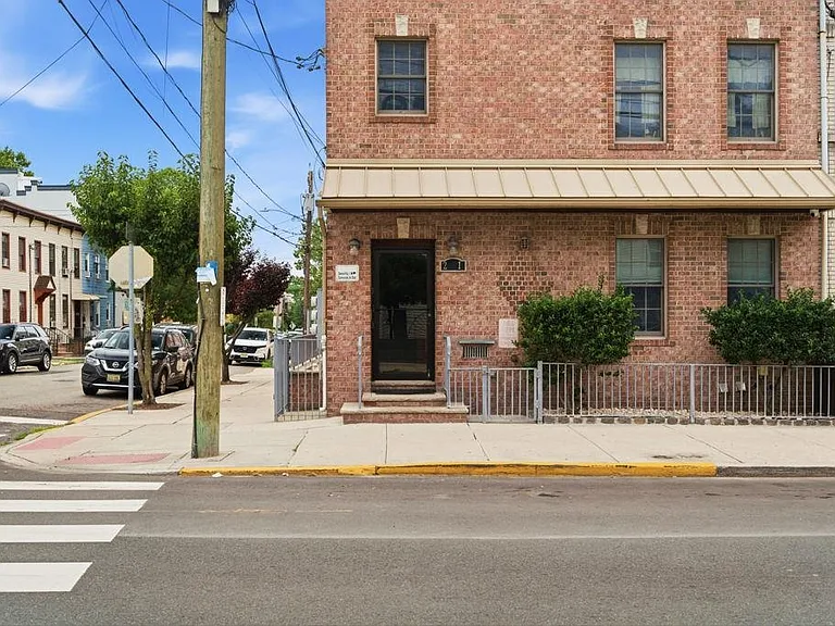 21 Saint Pauls Ave #1 — Photo 21