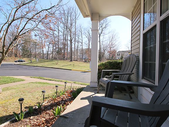 4th image of 2922 Madeira Ct