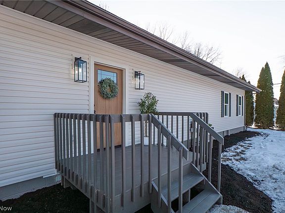 3rd image of 590 Eleanora Dr