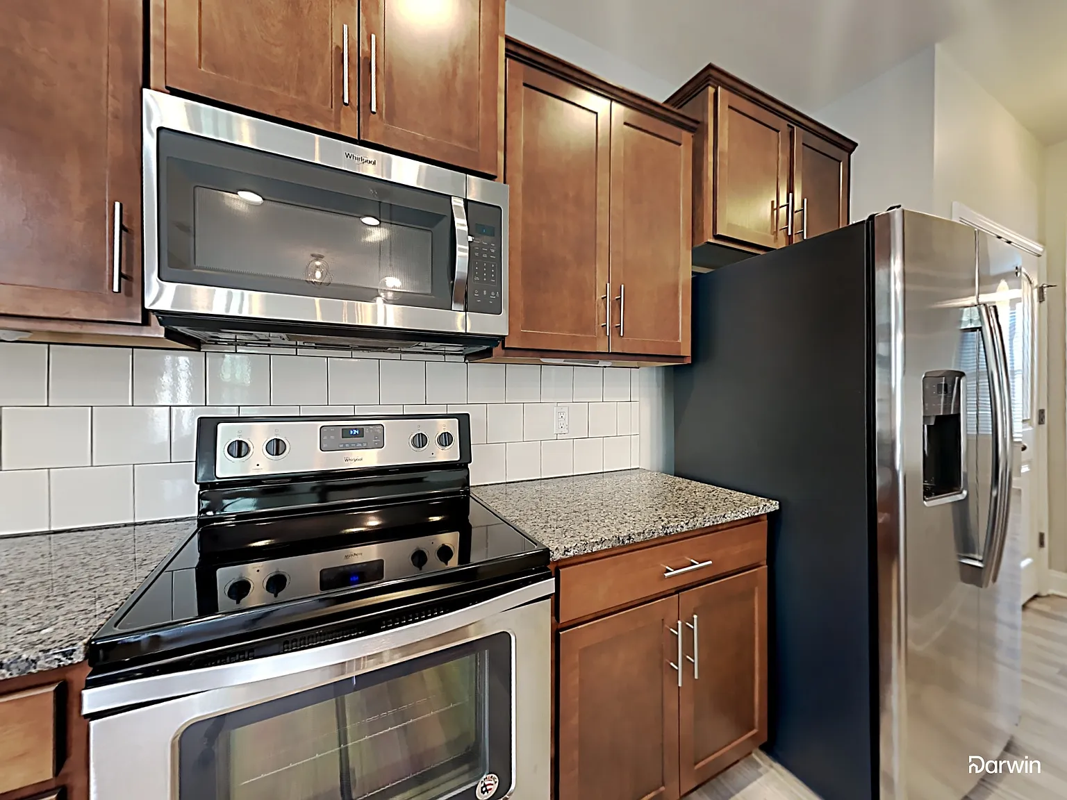 3 bed, 2.5 bath, 2325 sqft — Photo 4