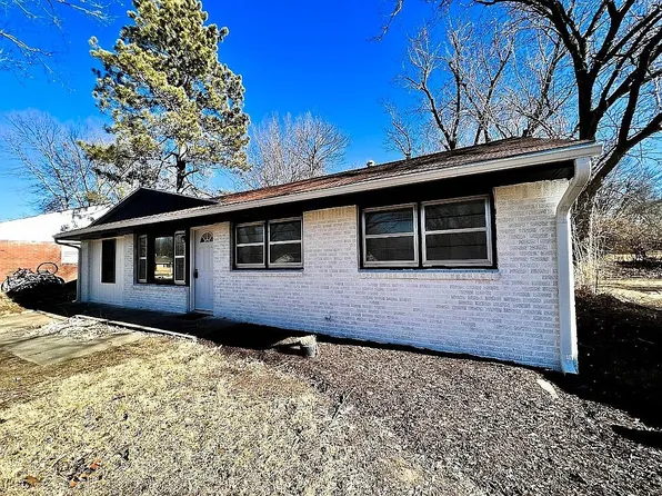 1416 Hartford Rd, Manhattan, KS 66502