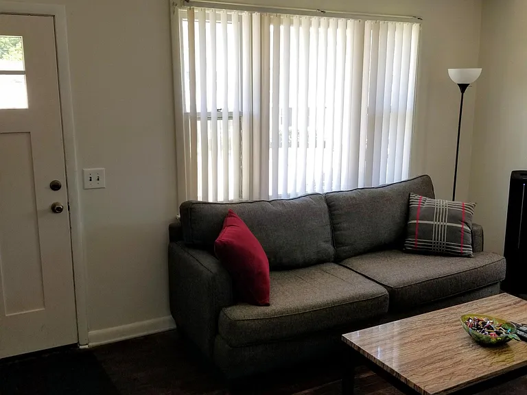 1011 W Grove Ave — Photo 3