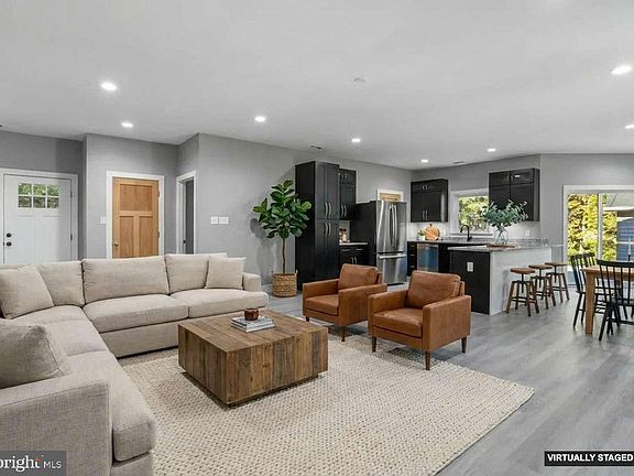 3rd image of 2678 Boliver Rd