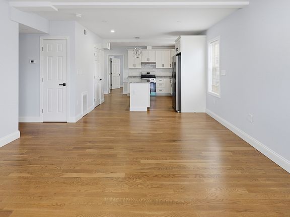 5th image of 489 Spring St