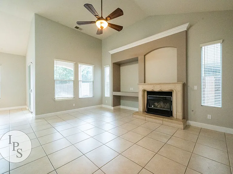 32 W Serena Ave — Photo 6