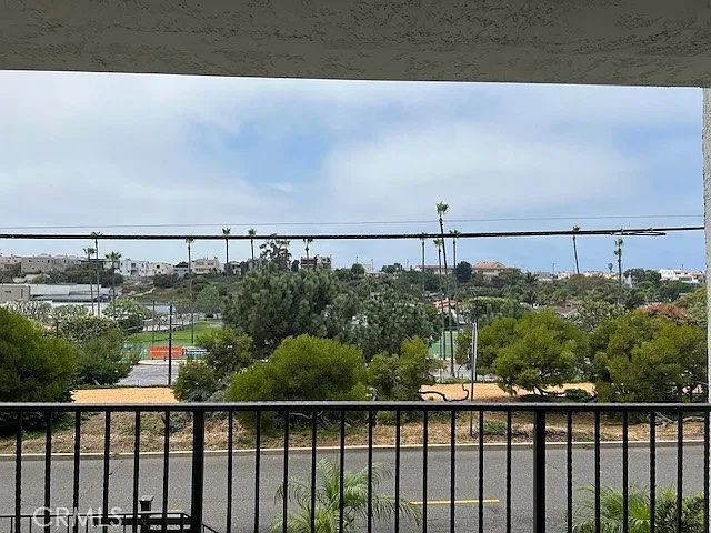 Building Photo - 1720 Ardmore Ave #104
