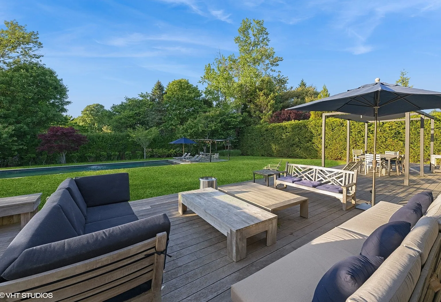 Summer Contemporary Getaway in Water Mill — Photo 1