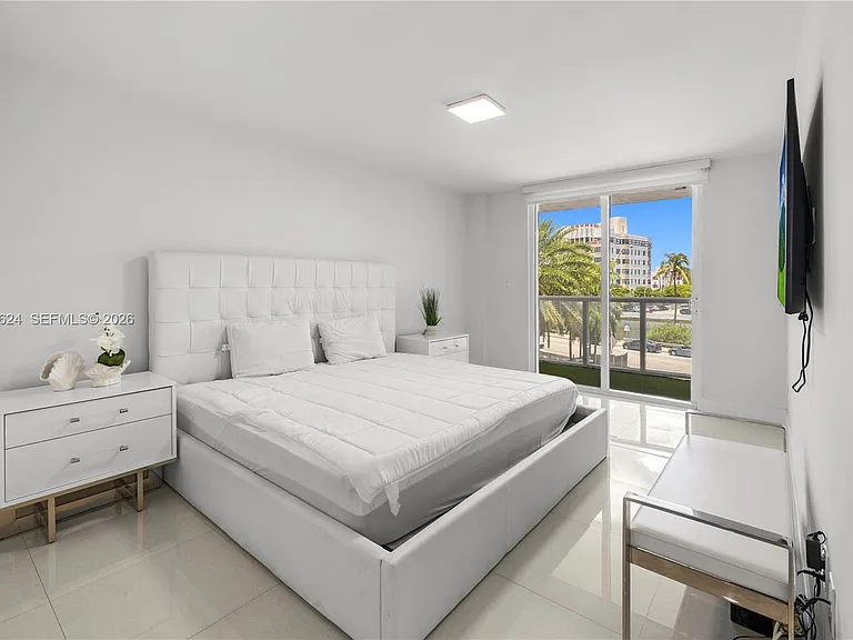 2457 Collins Ave #307 — Photo 10