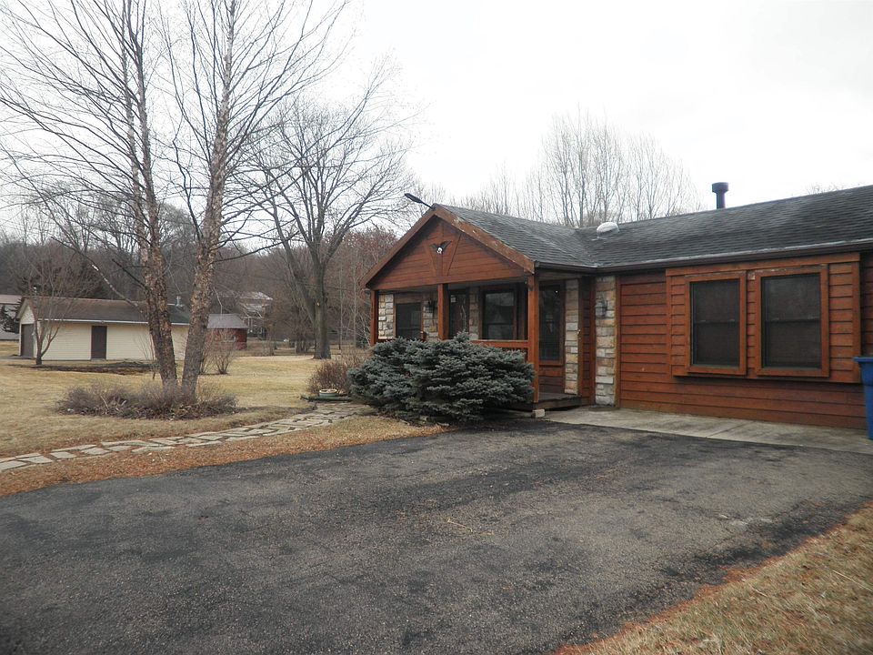 1st image of 105 E Oakwood Dr