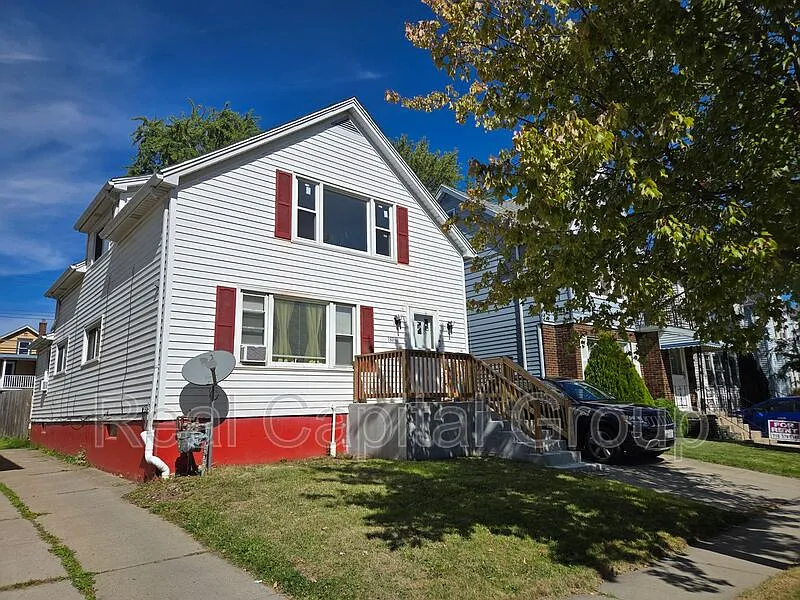 2 bed, 1.0 bath, $1,195 — Photo 2