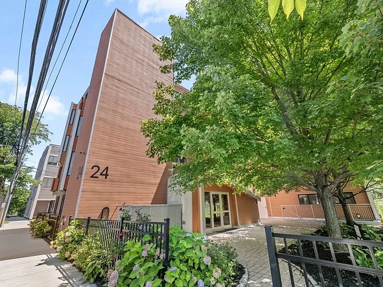 24 Bay State Rd #5 — Photo 1