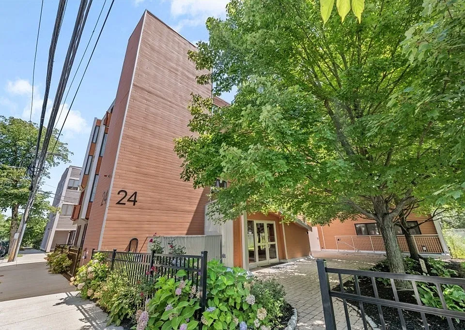 24 Bay State Rd #5