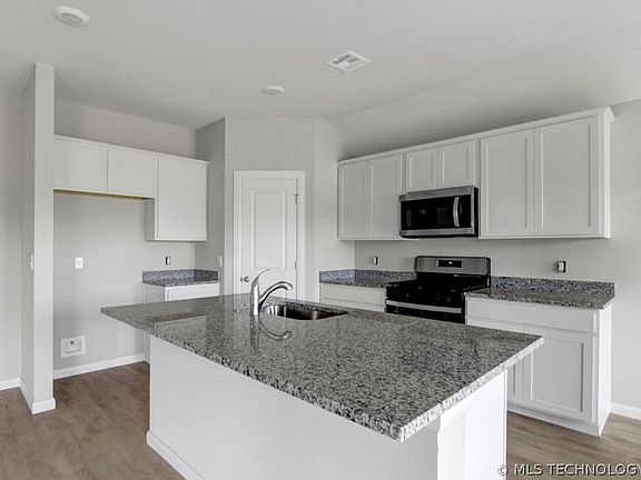 5th image of 7407 N 155th Ave E