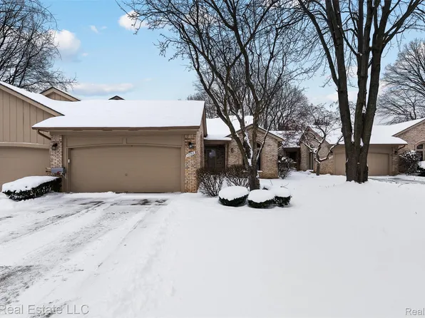 17763 E Kirkwood Dr, Clinton Township, MI 48038