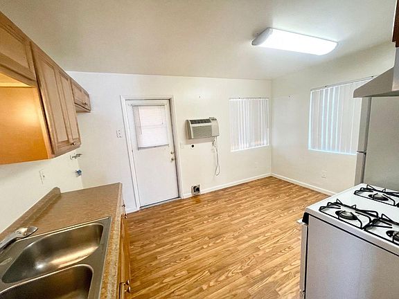 5th image of 1036 S Anza St