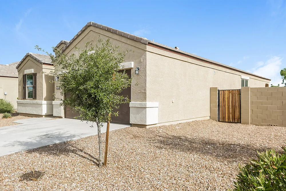 3 bed, 2.0 bath, 1783 sqft, $1,900 — Photo 3