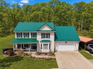 828 Green Dr, Coshocton, OH 43812