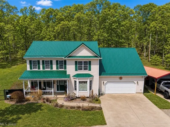 828 Green Dr, Coshocton, OH 43812