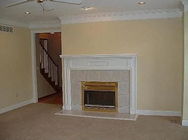 5148 W 127th Terrace — Photo 3