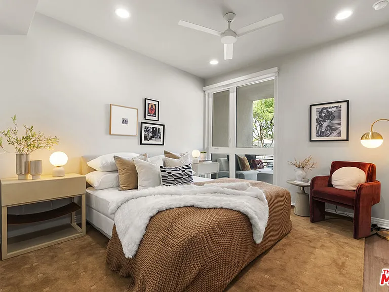 7428 Santa Monica Blvd #202 — Photo 15