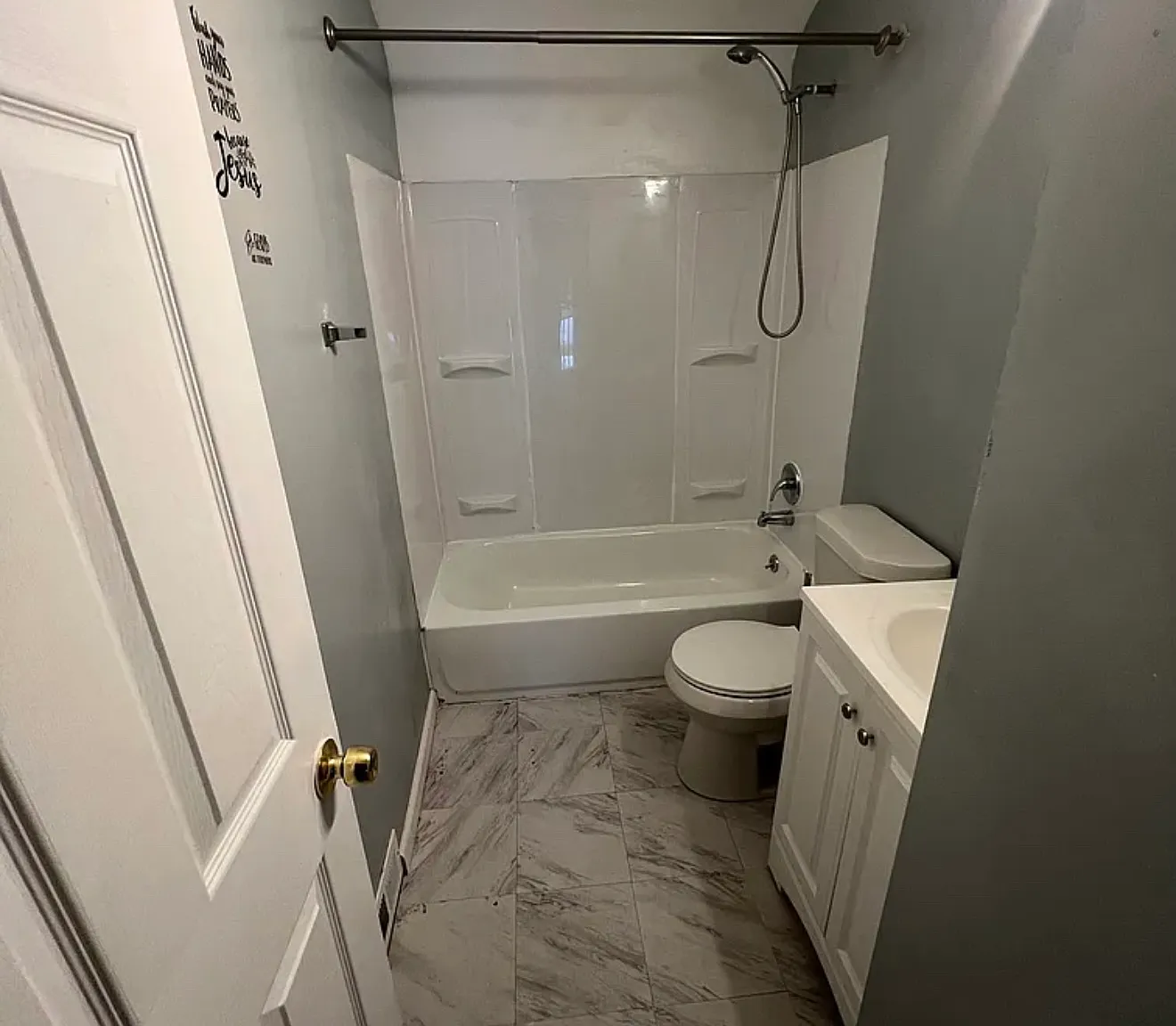 2 bed, 702 sqft, $1,000 — Photo 2