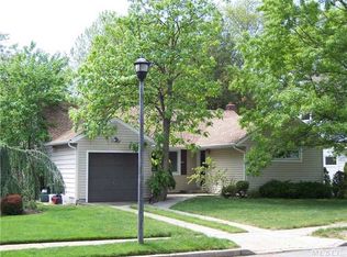 1100 Olympia Rd, Bellmore, NY 11710