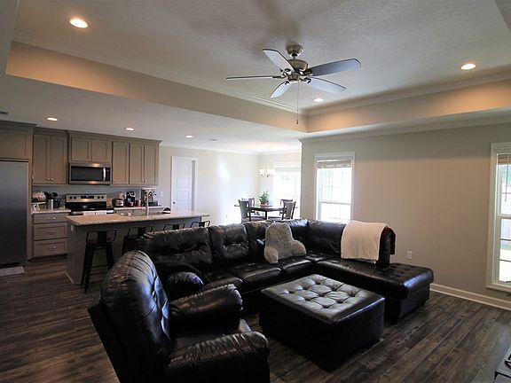 2nd image of 3404 Greenhill Dr