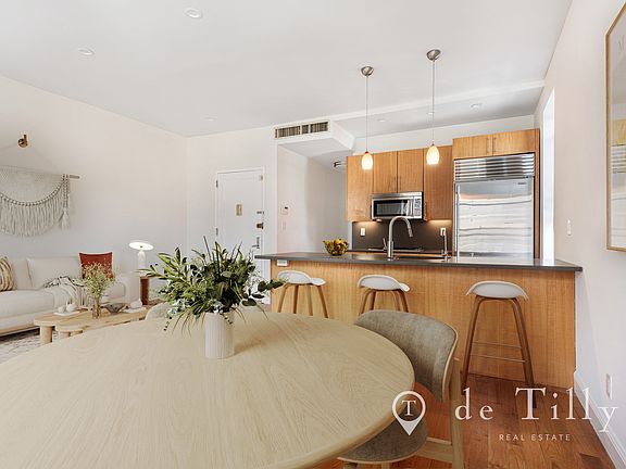 4th image of 536 Henry St APT 3